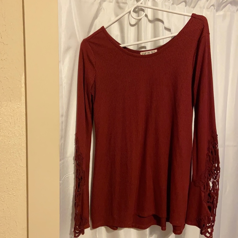 Size Small Long Sleeve Tee